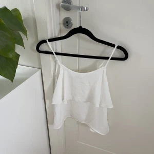 Sommarlinne - Väldigt luftigt och skönt linne. Är från barnavdelningen men passar XS