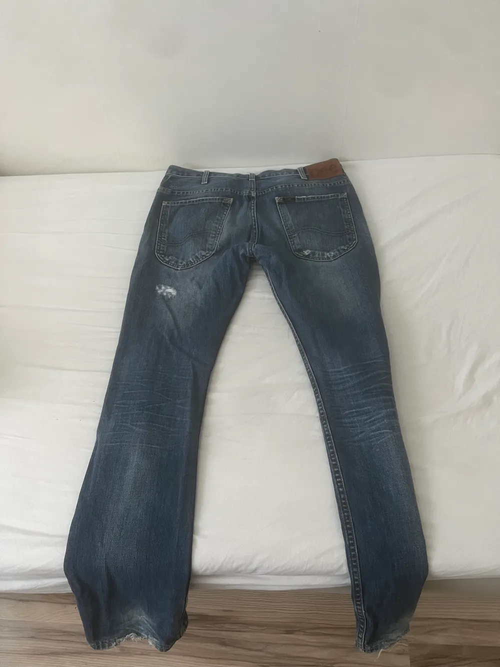 Ett par väldigt fina Lee jeans i storlek W:31, L:32. Använda sparsamt och därav priset. Kan tänka mig gå ner lite i pris vid en snabb affär.. Jeans & Byxor.