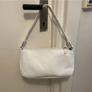 Baguetteväska  - Enkel vit öppen väska från shein