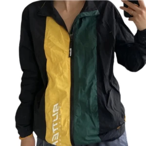 Buttergods - Följ profilen och få 5% i rabatt   Produktens skick: mycket bra  Storlek: S  Passform: regular fit  För mer info, kontakta mig 😀