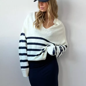 Finstickad tröja - Säljer denna snygga stickade tröja från Nelly som endast är använd 2 gånger. Skriv för fler bilder