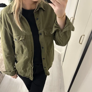 Jacka - Sjukt snygg grön höstjacka. Nyskick!! Nypris är 1900 💚