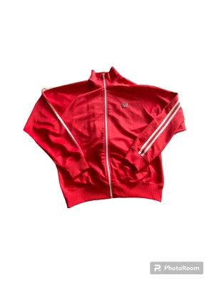 Fred Perry Zip Up - Skick: 7/10 använd men bra skick bortsett från färg fläck Strl: M