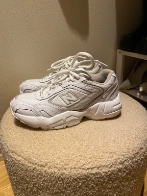New balance  - Helt oanvända New balance skor som jag säljer pga av att dom inte har kommit till användning. Det är storlek 36, skriv privat om du har någon fundering 🌸