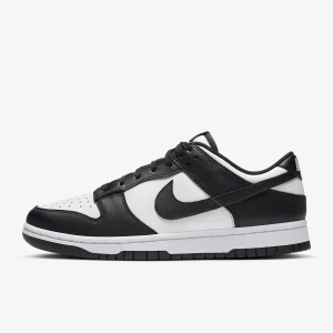 Nike dunk low panda - Säljer mina panda dunks. Använda men i bra skick! 🤍Köpta hos restocks för 2210:-