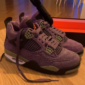 Jordan 4 retro caynon  - Jordan 4 som är svåra att få tag på, andvänt 2 gånger och är i bra skick utan skador. Snabbköp= 100kr rabbat