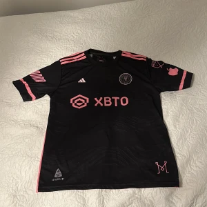 Fotbollströja  - Är i bra skick 