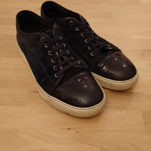 Lanvin cap toe stl 46 - Säljer mina snygga Lanvin skor, hur schyssta som helst, kom med bud eller köp nu via köp nu knappen⭐🙌 skick 6/10 Tveka inte på att ställa frågor! 🙂 UK 12 som motsvarar 46/47