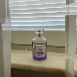 White musk från the body shop - Luktar ganska rent och kunligy