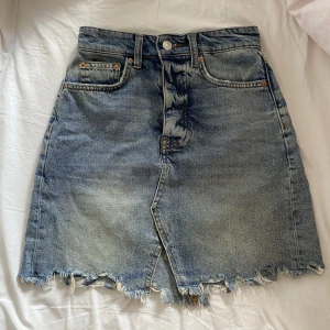 Jeanskjol - Fin jeanskjol i bra skick, perfekt längd. 