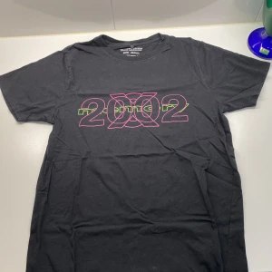 Yung lean merch - Säljer ännu en äldre yung lean merch som inte går att köpa, 2002 memorie tshirt, riktigt fet 