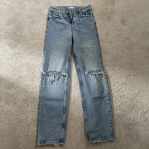 Jeans - Jeans från Gina tricot i storlek 32. Knappt använda. 