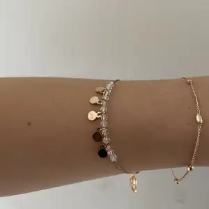 Guldigt armband med pärlor