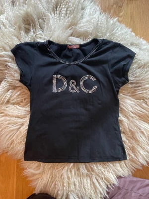 Glittrig t-shirt - Så 2000!💫💫💫