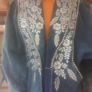 Design jeans jacket - Handmade designed jeans jacket! With pockets.