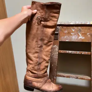 Night boots 