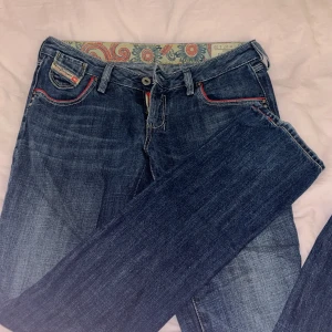 Lågmidjade jeans  - Skit snygga lågmidjade jeans från Disel. Sälja pga att dom tyvärr är för små. 