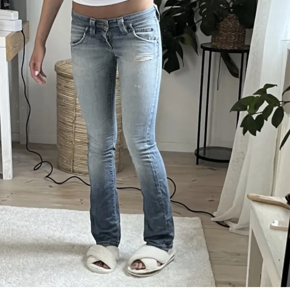 Bilderna är lånade från tidigare ägare. Så perfekta jeans, innerbenslängd 81 cm och midjemått 72. Använd gärna köp nu👍🏼buda!. Jeans & Byxor.