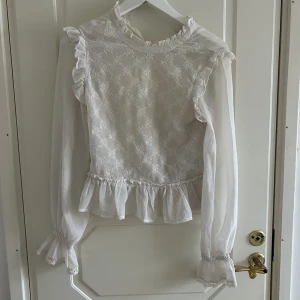 Blus - Gullig blus med mönster 