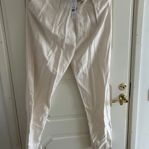 Kostymbyxor/Linnebyxor  - Skönt material. Aldrig använda. Nypris:499kr
