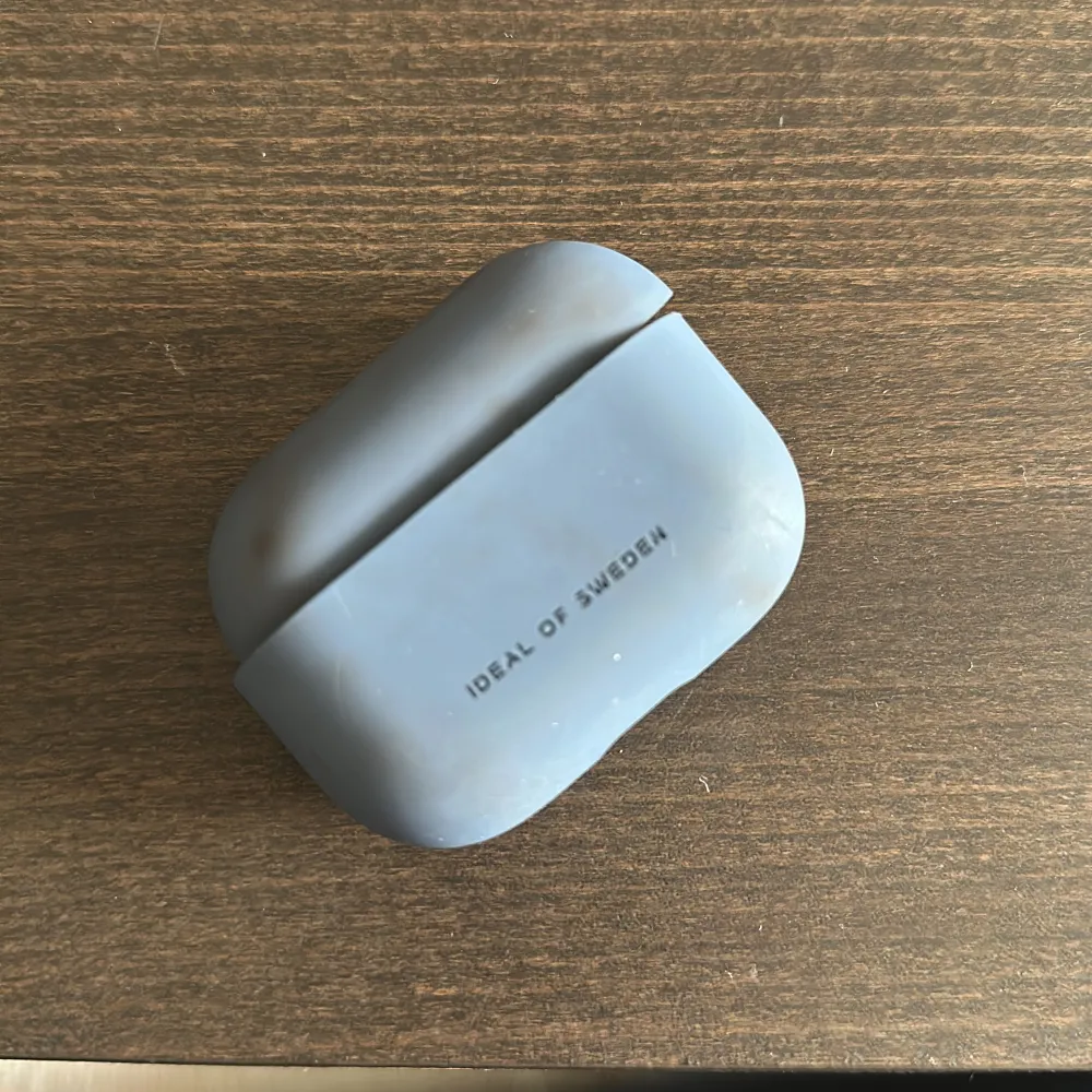 Använd airpod skal som skyddar.. Accessoarer.