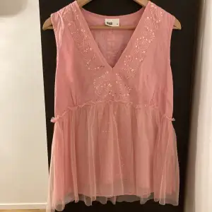 Rosa linne från flash i storlek M, matchande kjol finns (nästa annons)