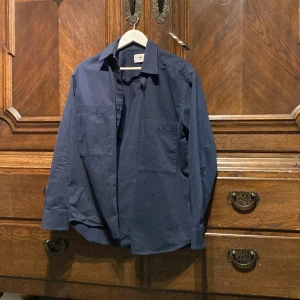 Overshirt - Säljer nu min overshirt som är i storlek M från NN07. Den är i väldigt fint skick och har inga skador. Tveka inte på att komma med frågor eller funderingar om varan!