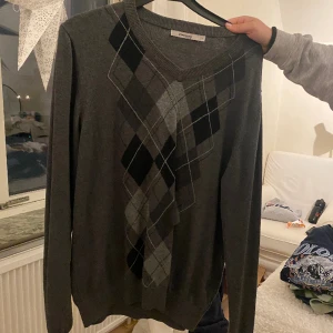 Tröja - Såå snygg tröja med lite vintage-vibes 🤩