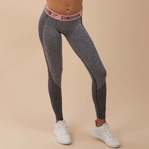 Gymshark tights  - Säljer mina två gymshark tights då det inte längre kommer till användning tyvärr, köparen står för frakten 