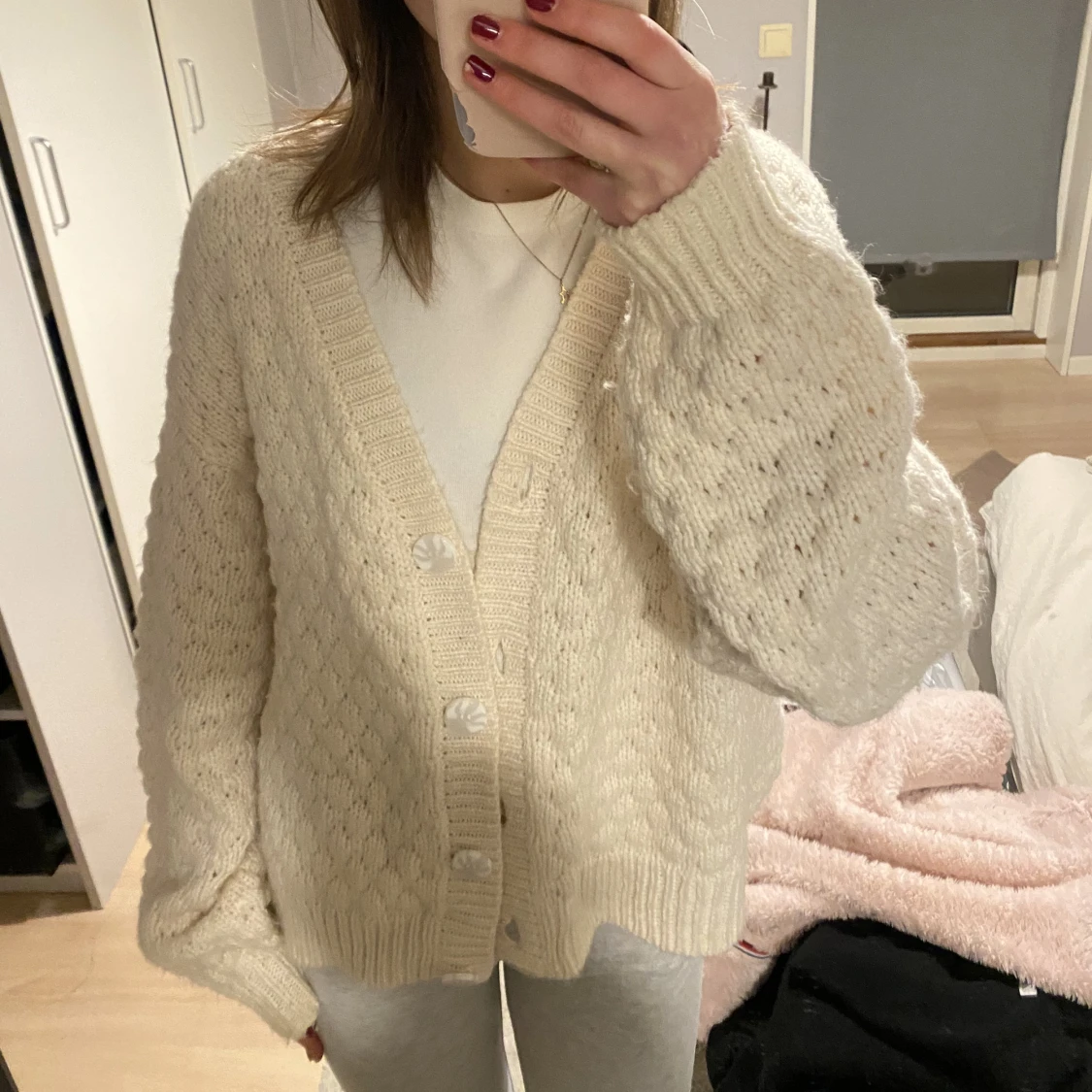 Jättefin vit stickad kofta  