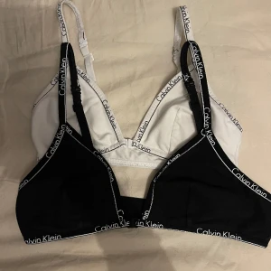 Calvin Klein bh - Calvin Klein bh, vita är oanvänd och den svarta är använd 1 gång, på lappen är storleken M men är mer xs/s, säljes på grund av att dem ej passar 150kr var eller 200 för båda 