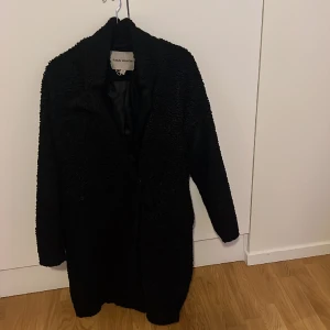 Kappa - Svart kappa, använd fåtal gånger.