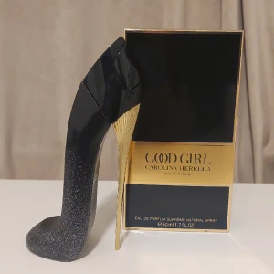 Good girl supreme parfym - Good girl supreme parfym, nästan helt ny, provat bara på några spritz men gillar inte doften. Köparen står för frakten💕