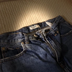 pull&bear jeans - jeans från pull&bear!💙 jättebra skick!! säljer få de tyvärr är för korta på mig. 