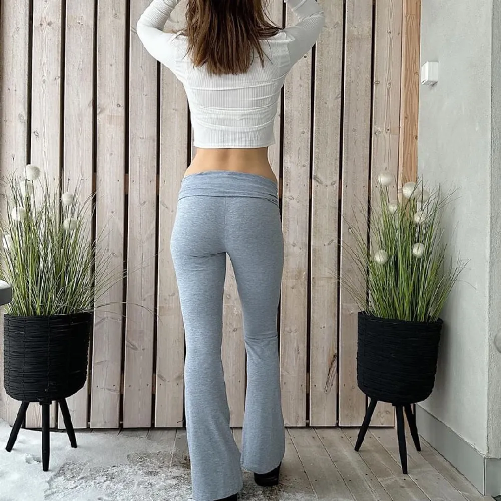 Sköna och snygga byxor som passar till allt, hör av er vid frågor💞💞. Jeans & Byxor.