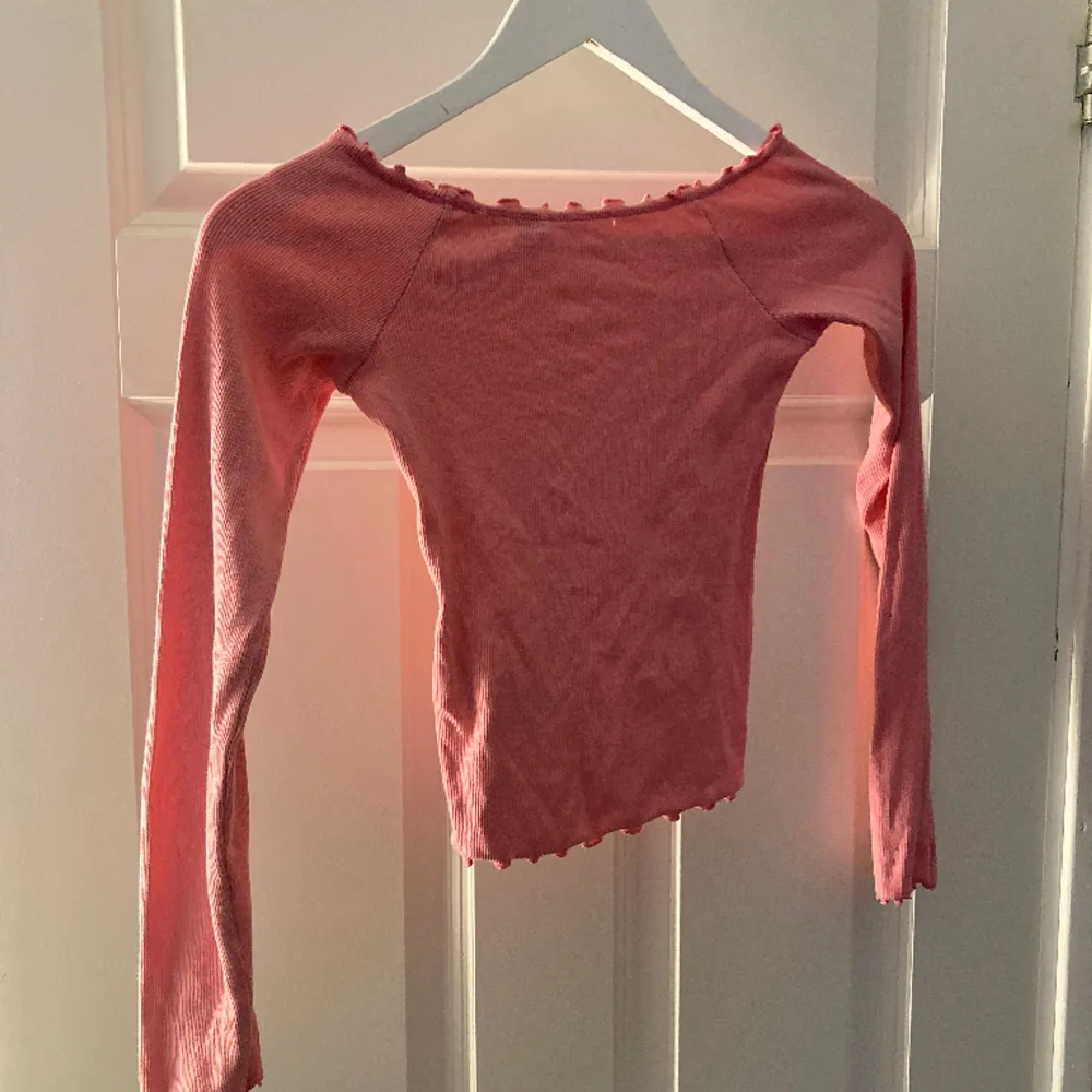 Rosa tröja från BikBok, storlek Xs. Tröjor & Koftor.