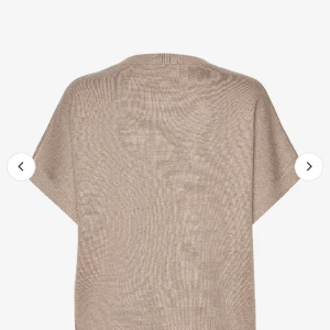 Topp - Säljer denna snygga tröja storlek L men de va den mista å den passar parfekt tycker jag som brukar ha stolek s elr m använd en gång 