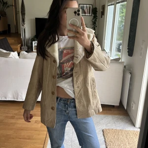 Jacka - Super cool, vintage jacka i läder! 😍Storlek S-M skulle jag säga.