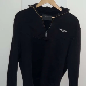 Axel arigato halv zip - Axel arigato zip i fint skick 