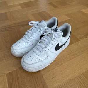 Air force 1  - Säljer air force 1 i storlek 43. Ny tvättade men i använt skick.  