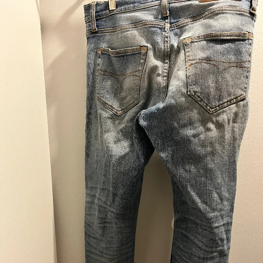 Tiger of Sweden jeans Med hål i knäna Stretch modell Skick 8/10 W28 L32. Jeans & Byxor.