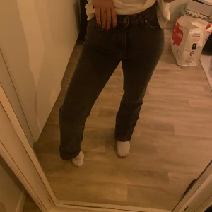 Grå jeans - Gråa jeans från hm