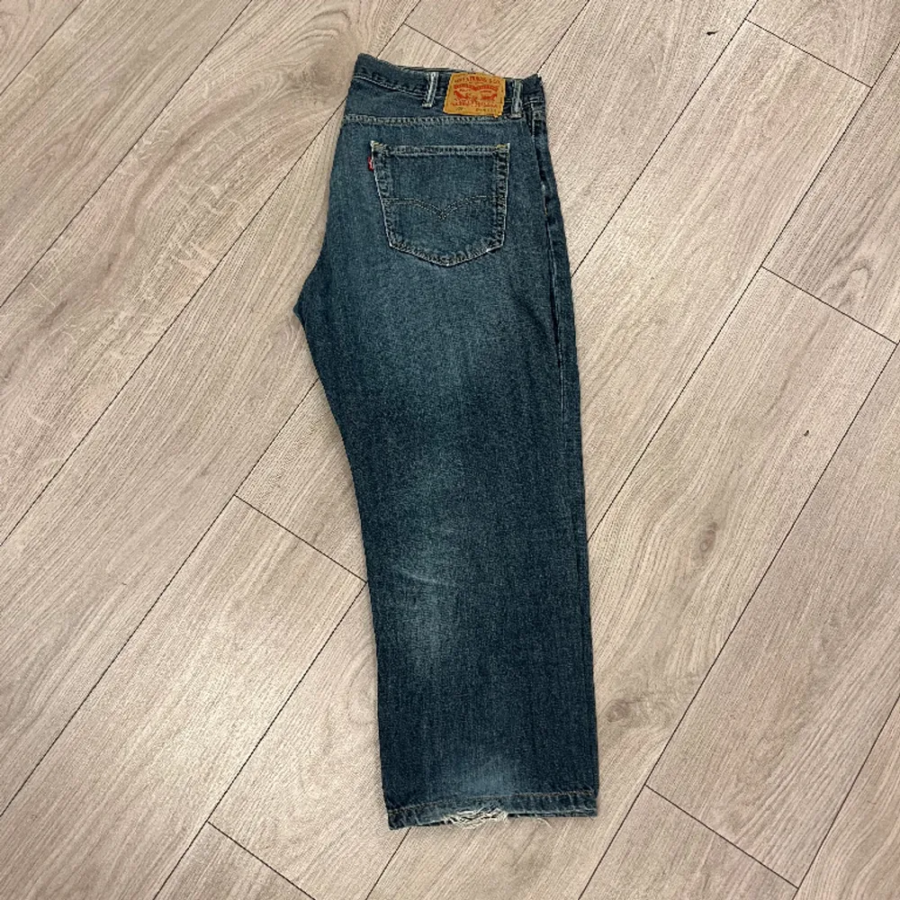 Vintage Levis jeans!  Stoooor storlek, men väldigt bra skick 🤩. Jeans & Byxor.