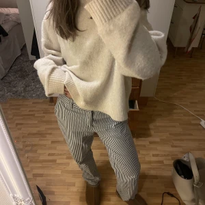 Kostymbyxor  - Randiga kostymbyxor från Nelly! Är storlek 38 men lite insydda i midjan för att passa mig som normalt är en storlek 36. 