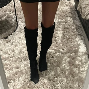 Höga klackar  - Helt nya storlek 37 men passar perfekt till 38  