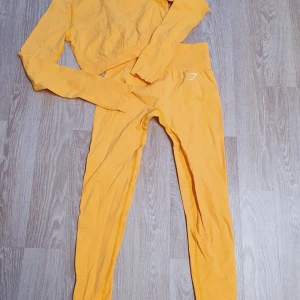 Gymshark  - Superfint solgult set från Gymshark stl M på båda. Använda ett fåtal gånger.