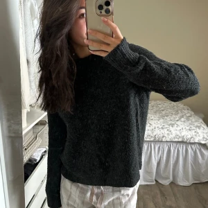 stickad tröja - mörkgrå stickad tröja från h&m🤍