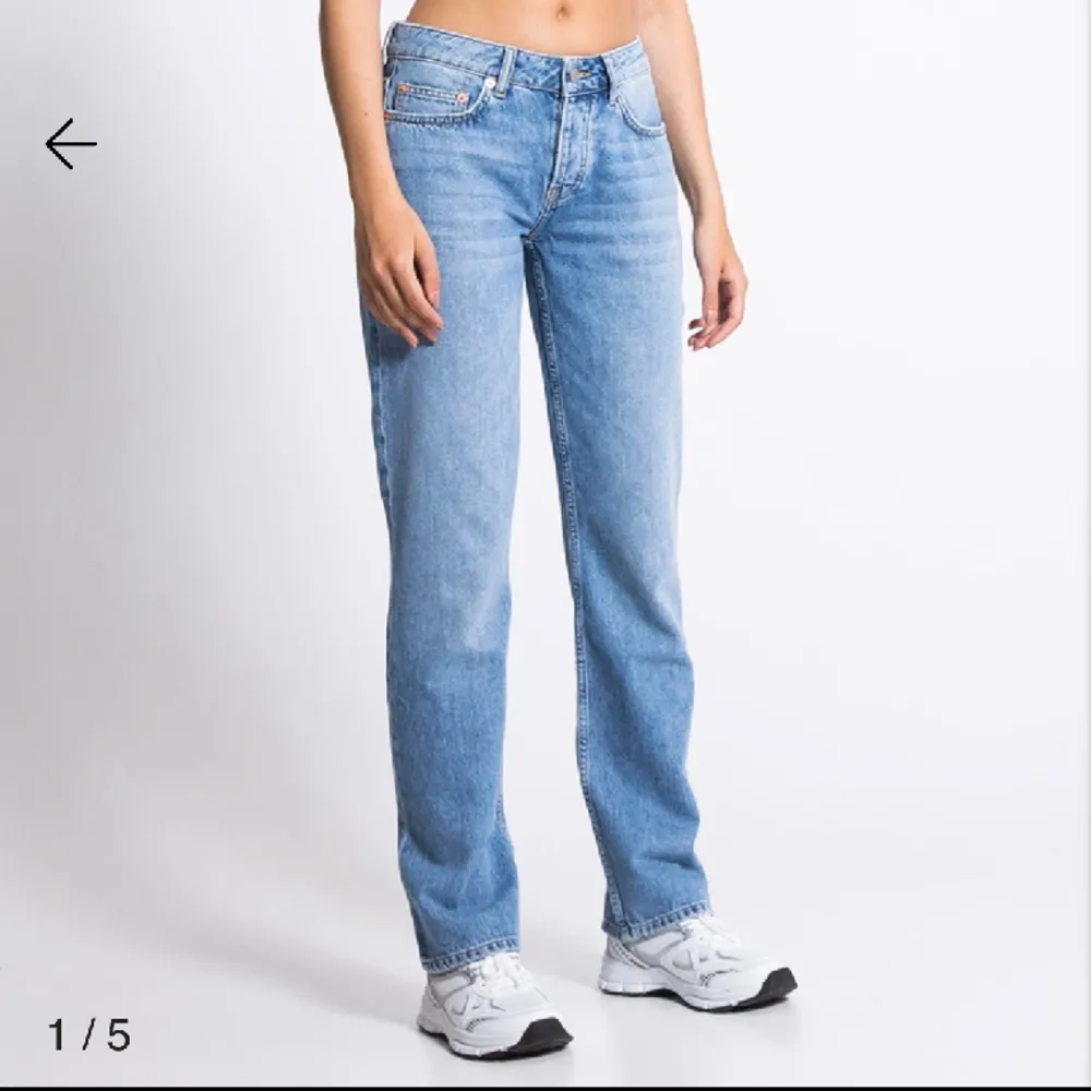 Säljer dessa as fina jeans från lager 157 i modellen Icon som är lågmidjade. De är tyvärr för små för mig och använda ca 3 gånger💗. Jeans & Byxor.