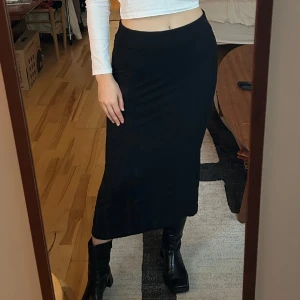 Stylein kjol - Kjol från stylein, jättemjuk och skön! Fin längd och sitter fint. 🦋🖤