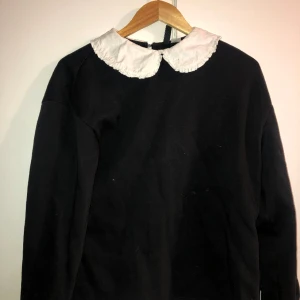 Tröja med krage - Från H&M i strl XS men är väldigt oversized så passar även L 